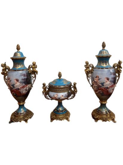 SÈVRES PORSELEN EL BOYAMASI ALTIN YALDIZLI ÜÇLÜ TAKIM.ÖLÇÜ;(BÜYÜK:UZUNLUK:65CM EN:,31CM), (KÜÇÜK:UZUNLUK:38CM EN:30CM).