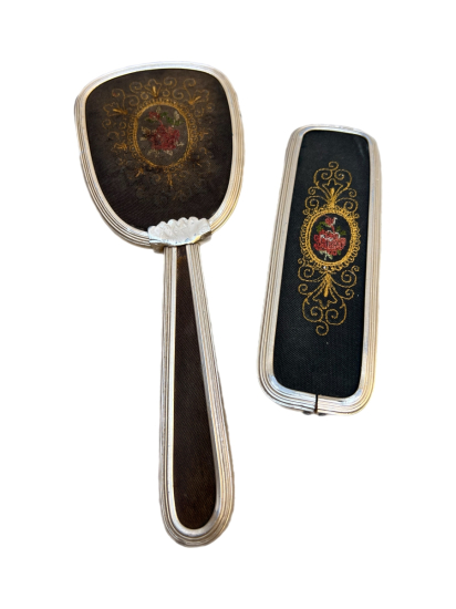 ELBİSE VE SAÇ FIRÇASI TAKIMI