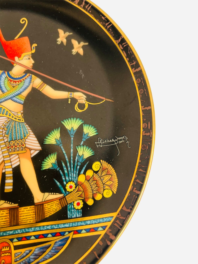 22 K ALTIN İŞLEMELERLE YAPILMIŞ DUVAR TABAĞI