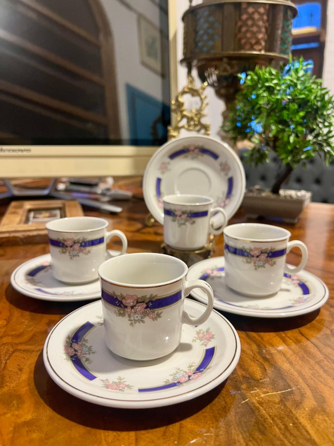 ÇİN DAMGALI 4 ADET FİNCAN VE TABAĞI