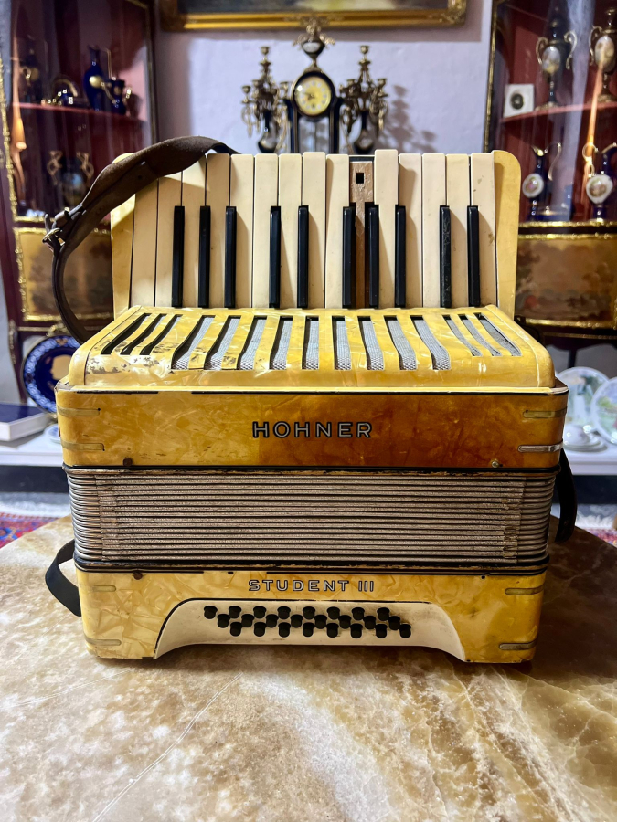 HOHNER STUDENT III