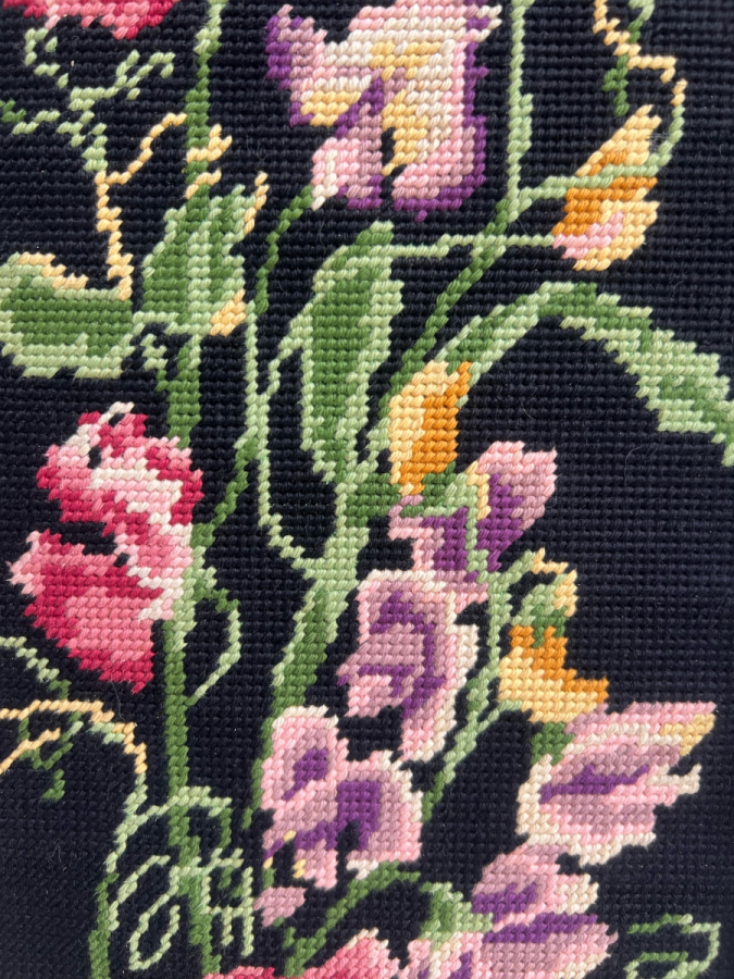 EL İŞİ KANAVİÇE ÇİÇEK DESENLİ TABLO