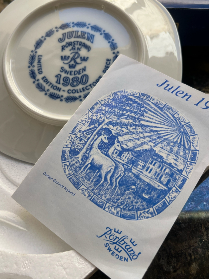 RÖRSTRAND İSVEÇ, GUNNAR NYLUND TASARIMI, 1980 TARİHLİ “JULEN” KOLEKSİYON TABAK