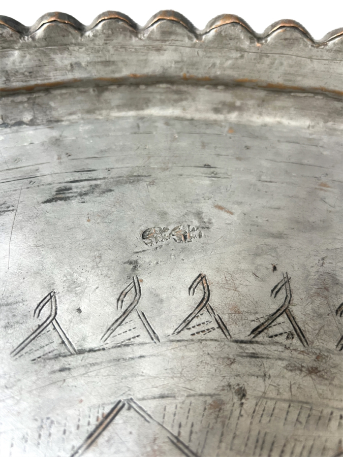 OSMANLI–ERMENİ USTASI EL DÖVME BAKIR SİNİ, DAMGALI (1900).