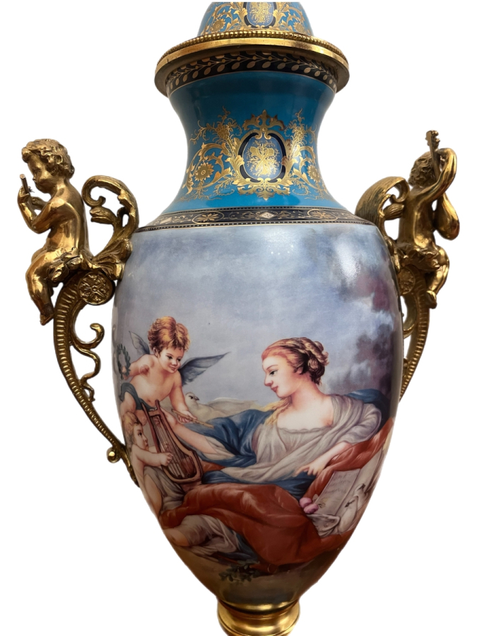 SÈVRES PORSELEN EL BOYAMASI ALTIN YALDIZLI ÜÇLÜ TAKIM.ÖLÇÜ;(BÜYÜK:UZUNLUK:65CM EN:,31CM), (KÜÇÜK:UZUNLUK:38CM EN:30CM).