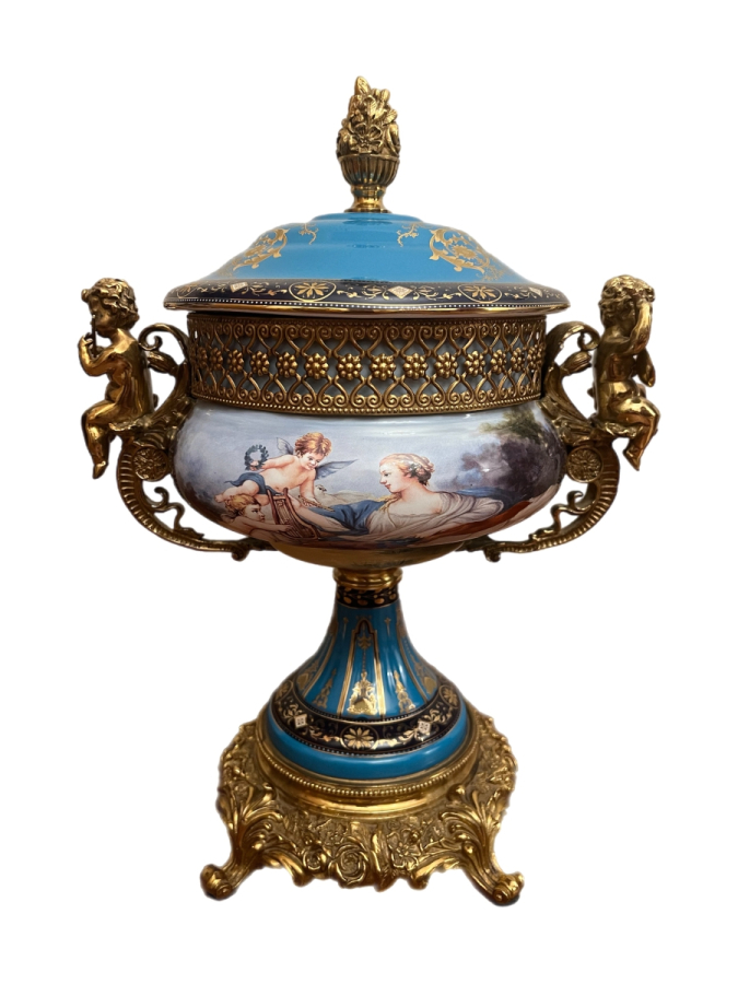 SÈVRES PORSELEN EL BOYAMASI ALTIN YALDIZLI ÜÇLÜ TAKIM.ÖLÇÜ;(BÜYÜK:UZUNLUK:65CM EN:,31CM), (KÜÇÜK:UZUNLUK:38CM EN:30CM).