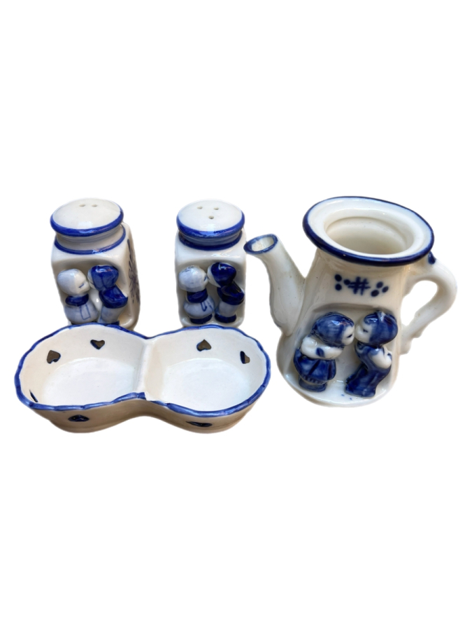 DELFT STİLİ MAVİ BEYAZ SERAMİK BİBERLİK, TUZLUK VE ÇAYDANLIK TAKIMI