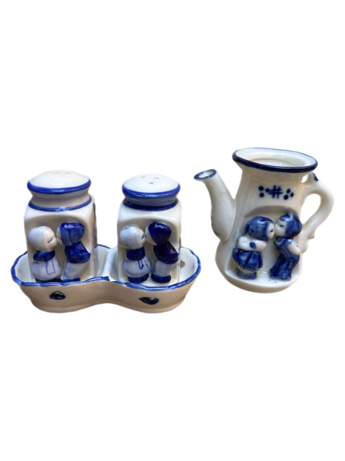 DELFT STİLİ MAVİ BEYAZ SERAMİK BİBERLİK, TUZLUK VE ÇAYDANLIK TAKIMI