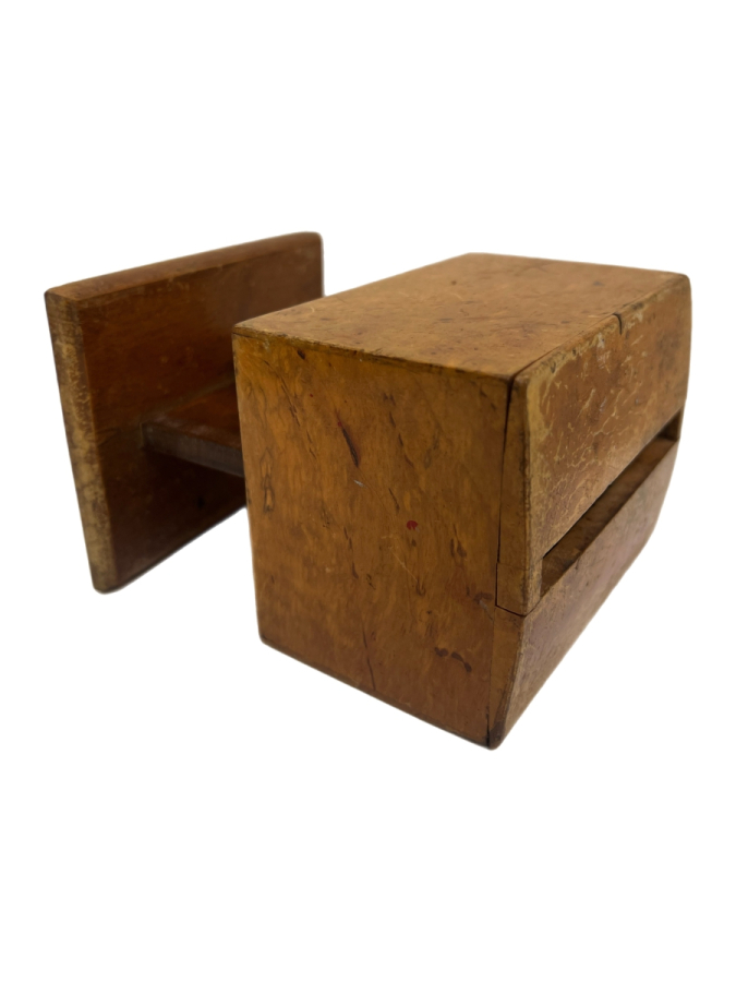 ANTİKA AHŞAP MASA ÜSTÜ SİGARALIK