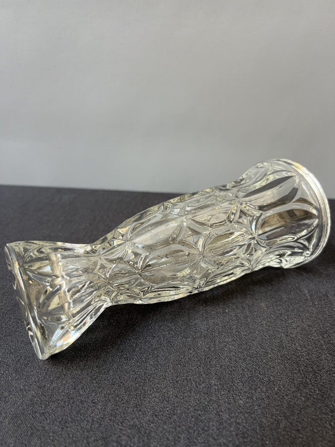 EL KESİMİ DESENLİ KRİSTAL CAM VAZO