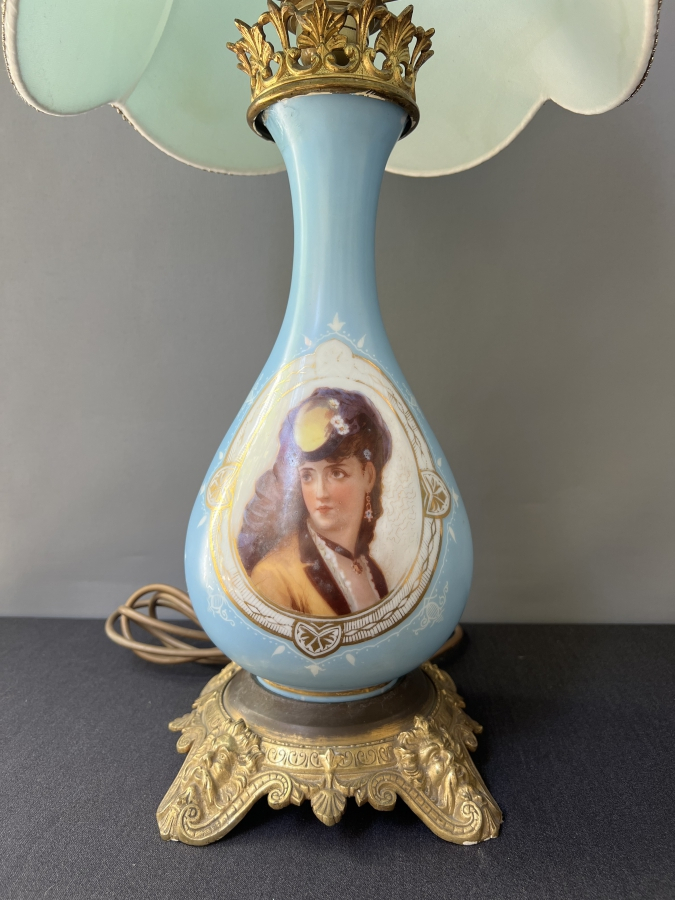 BRONZ DETAYLI PORSELEN LAMBA