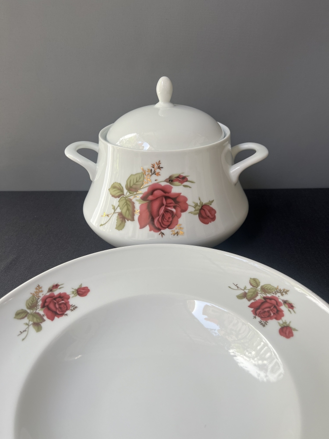 ST. BAVARIA ROSENBERG PORSELEN GÜL DESENLİ KAPAKLI KASE VE SALATA TABAĞI TAKIMI