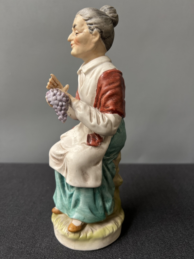 SERAMİK YAŞLI KADIN FİGÜRÜ