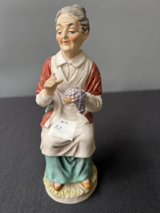 SERAMİK YAŞLI KADIN FİGÜRÜ