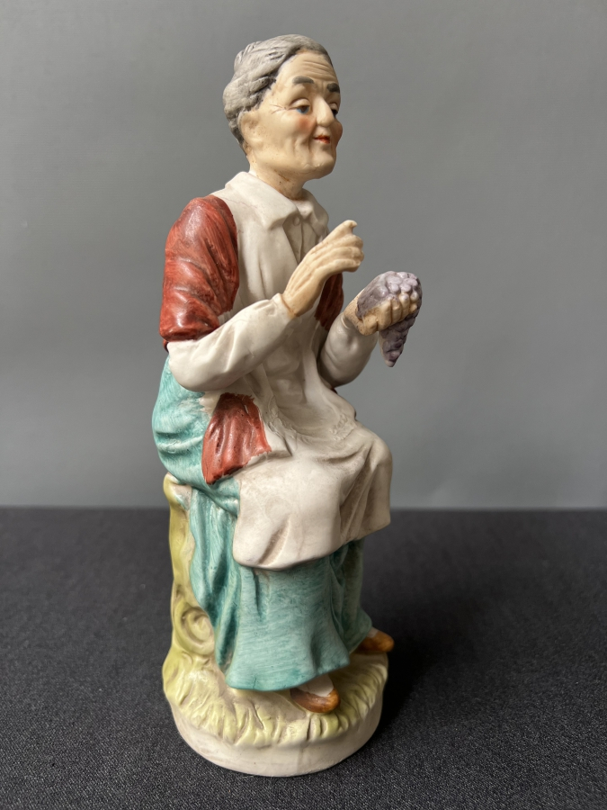 SERAMİK YAŞLI KADIN FİGÜRÜ