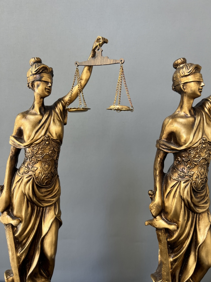 ÇİFT ADALET TANRIÇASI