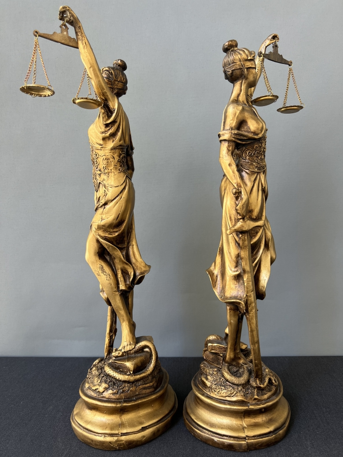 ÇİFT ADALET TANRIÇASI