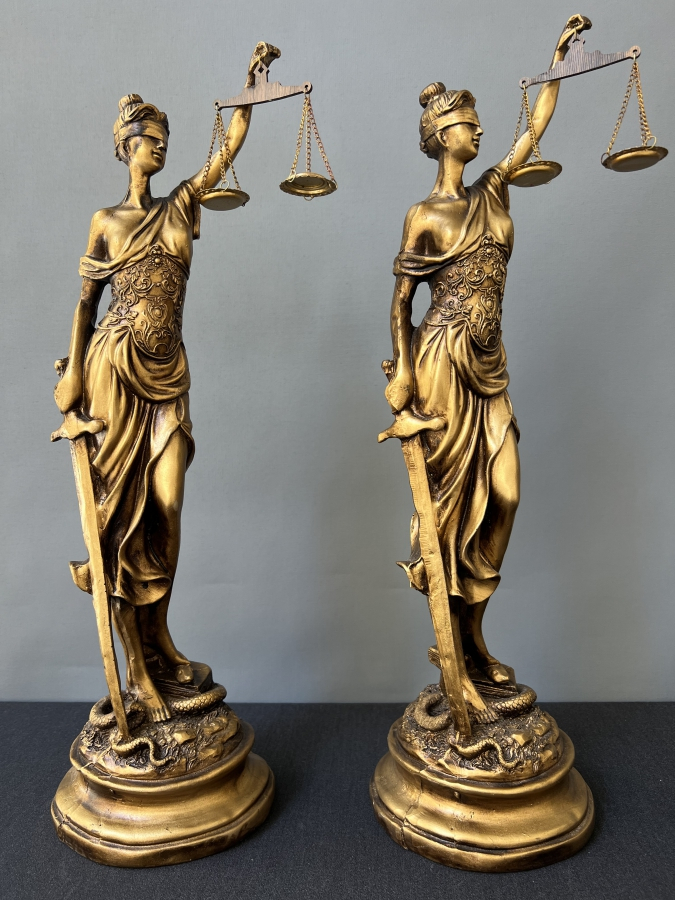 ÇİFT ADALET TANRIÇASI