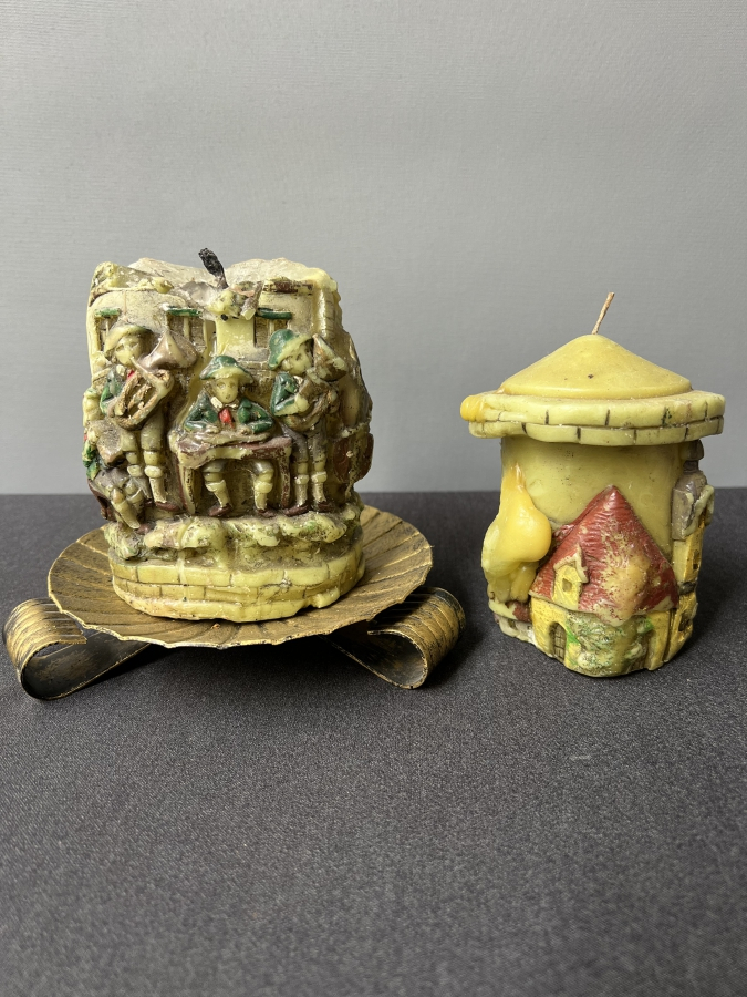 İKİ ADET DEKORATİF MUM + METAL MUMLUK