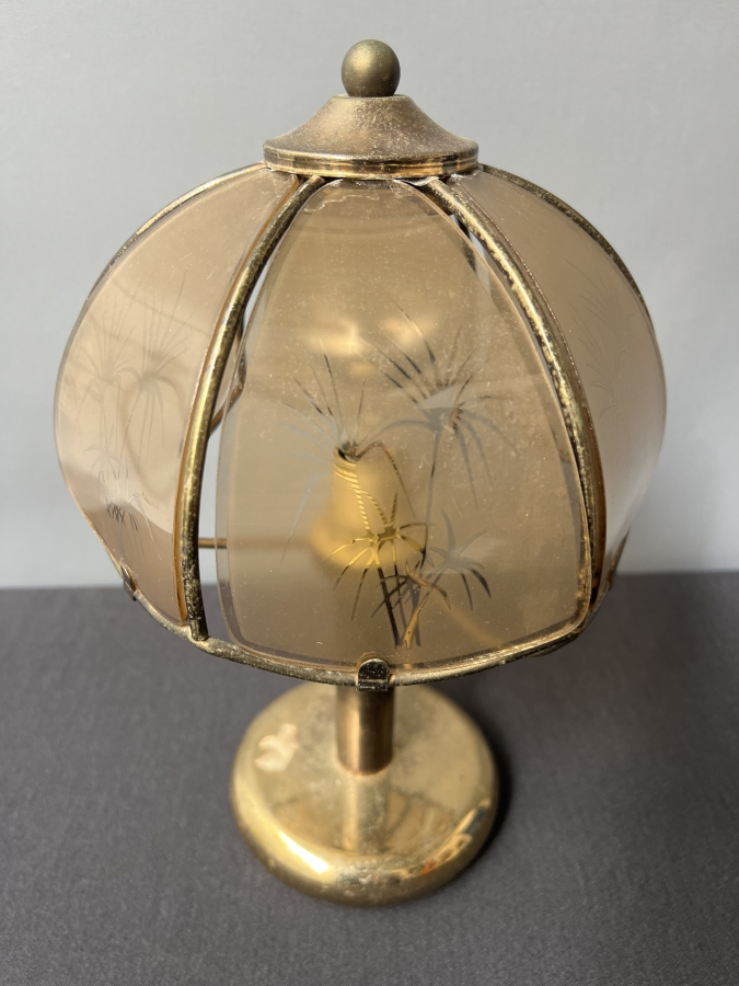 METAL GÖVDELİ MASA LAMBASI