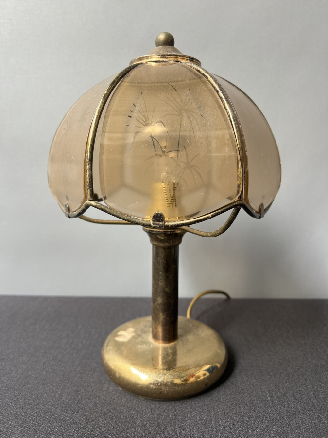 METAL GÖVDELİ MASA LAMBASI