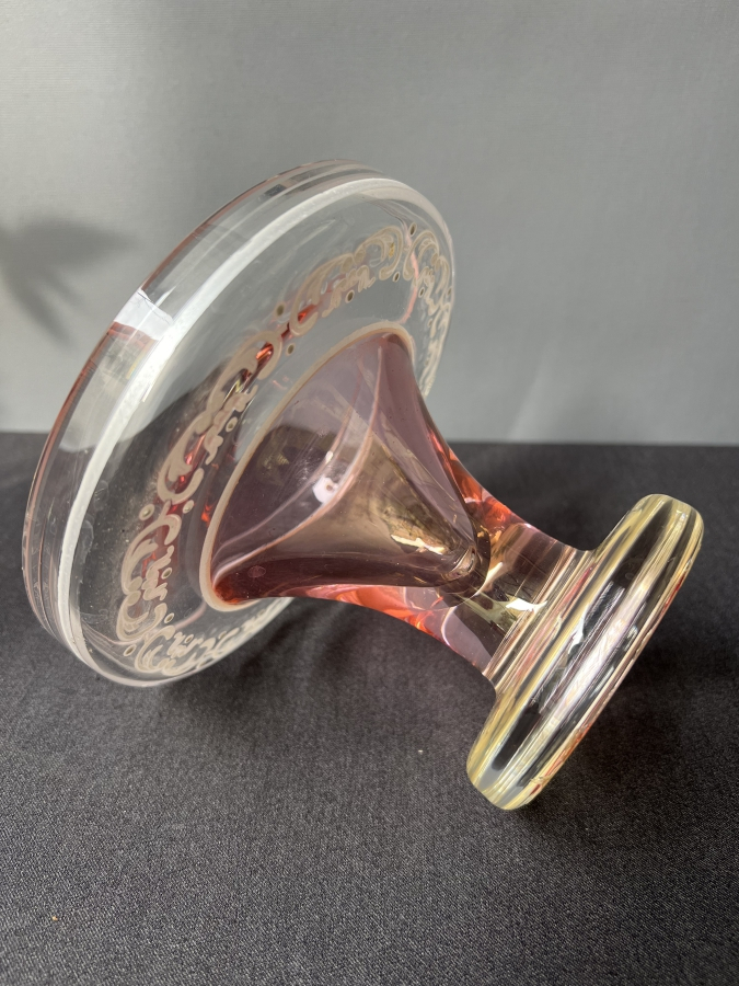 PEMBE AYAKLI CAM KASE