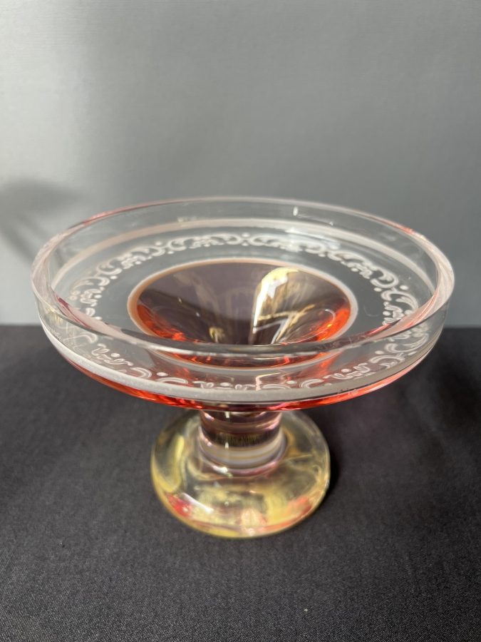 PEMBE AYAKLI CAM KASE