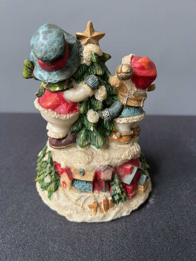 KAR ADAMI VE AYICIK FİGÜRLÜ DEKORATİF BİBLO